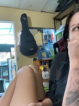 Snapshot of val_zx chatting on 10-04-25, 10:00 val zx online show from 10-04-25, 10:00