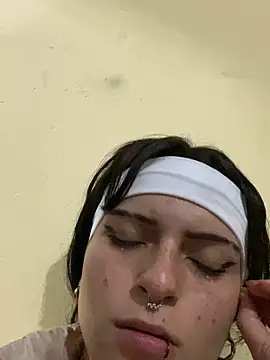 Snapshot of val_zx chatting on 03-19-25, 03:41 val zx online show from 03-19-25, 03:41