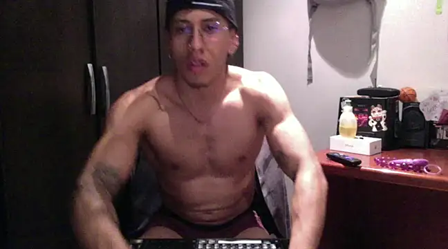 Snapshot of Thiago_Happy chatting on 03-09-25, 05:00 Thiago Happy online show from 03-09-25, 05:00