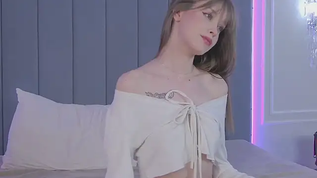 Snapshot of BellaSecrett chatting on 03-18-25, 10:15 BellaSecrett online show from 03-18-25, 10:15