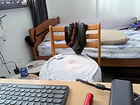 Snapshot of mak_mark92 chatting on 10-19-25, 01:52 mak mark92 online show from 10-19-25, 01:52