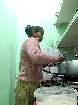 Hotty-Nidhi online show from 11-23-25, 04:06