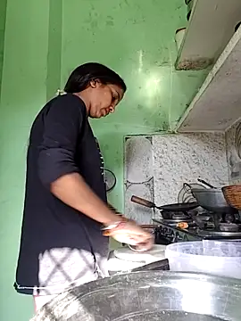 Hotty-Nidhi online show from 12-18-25, 05:23