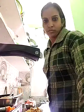 Hotty-Nidhi online show from 12-22-25, 04:56