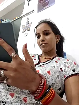 Snapshot of Hotty-Nidhi chatting on 06-12-26, 03:48 Hotty-Nidhi online show from 06-12-26, 03:48
