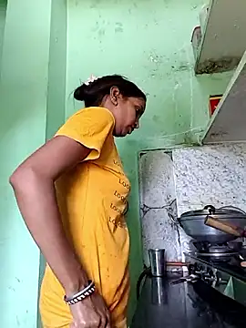Hotty-Nidhi online show from 05-21-26, 04:54