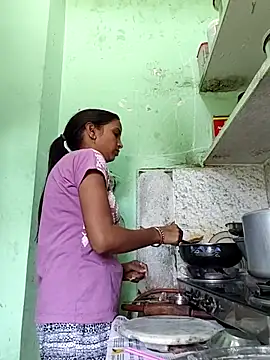 Hotty-Nidhi online show from 05-22-26, 05:49