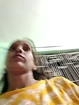 Snapshot of Hotty-Nidhi chatting on 06-16-26, 04:29 Hotty-Nidhi online show from 06-16-26, 04:29