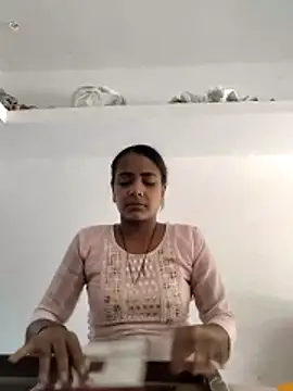 Snapshot of indiancute43 chatting on 06-01-26, 05:29 indiancute43 online show from 06-01-26, 05:29