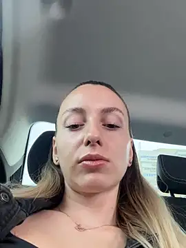 Snapshot of AlexisWhit chatting on 10-18-25, 07:32 AlexisWhit online show from 10-18-25, 07:32