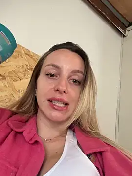 Snapshot of AlexisWhit chatting on 09-28-25, 07:15 AlexisWhit online show from 09-28-25, 07:15