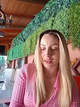 Snapshot of AlexisWhit chatting on 05-16-26, 10:36 AlexisWhit online show from 05-16-26, 10:36