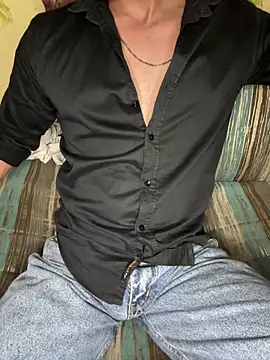 Snapshot of HARSHHU01 chatting on 09-28-25, 05:42 HARSHHU01 online show from 09-28-25, 05:42