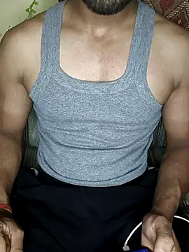 Snapshot of HARSHHU01 chatting on 10-08-25, 04:40 HARSHHU01 online show from 10-08-25, 04:40