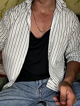 Snapshot of HARSHHU01 chatting on 09-27-25, 12:44 HARSHHU01 online show from 09-27-25, 12:44