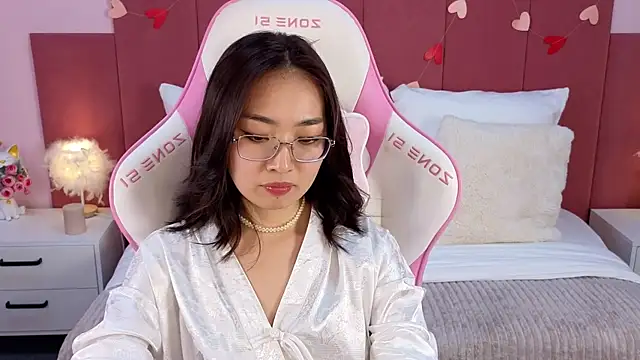 Snapshot of JaliaBennet chatting on 03-22-25, 10:39 JaliaBennet online show from 03-22-25, 10:39