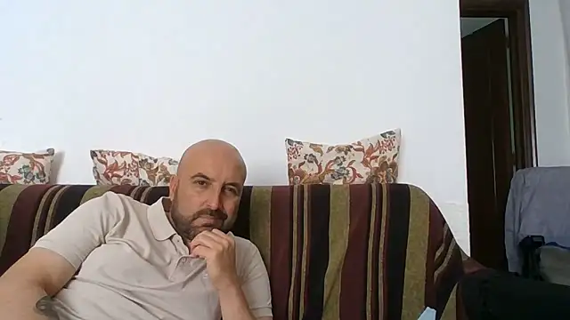 Snapshot of maxxxio12 chatting on 06-02-26, 10:37 maxxxio12 online show from 06-02-26, 10:37
