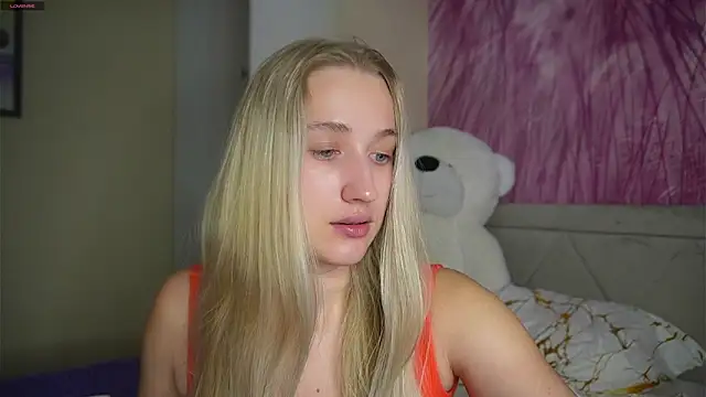 Snapshot of Eva_Mia1 chatting on 10-20-25, 10:43 Eva Mia1 online show from 10-20-25, 10:43