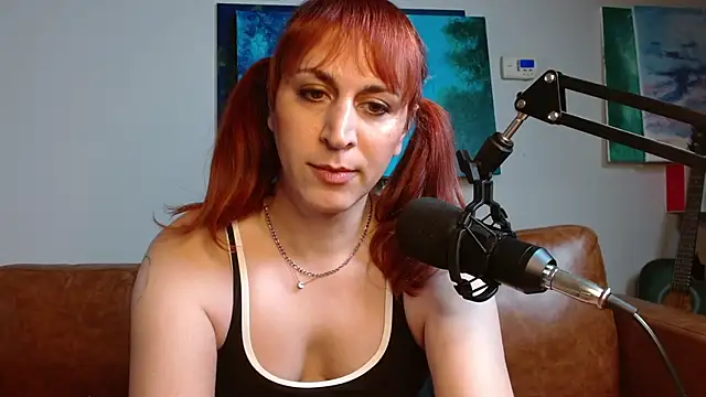 Snapshot of ChewyCandy chatting on 10-29-25, 11:58 ChewyCandy online show from 10-29-25, 11:58