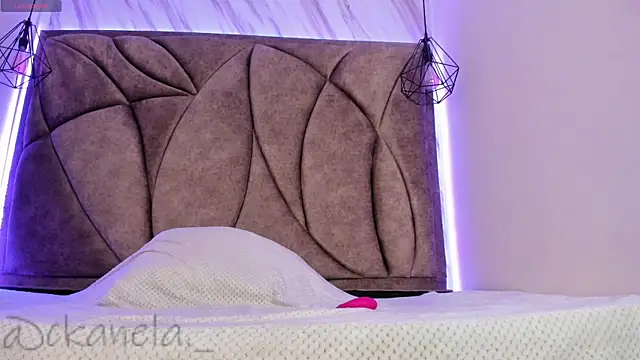 Kanela miller  online show from 10-31-25, 12:35