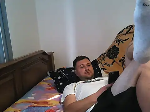 Snapshot of hugedickedd chatting on 06-11-26, 02:14 hugedickedd online show from 06-11-26, 02:14