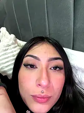 Lilith Thompson online show from 10-20-25, 04:47