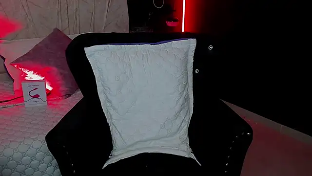 Lilith Thompson online show from 03-13-25, 03:28