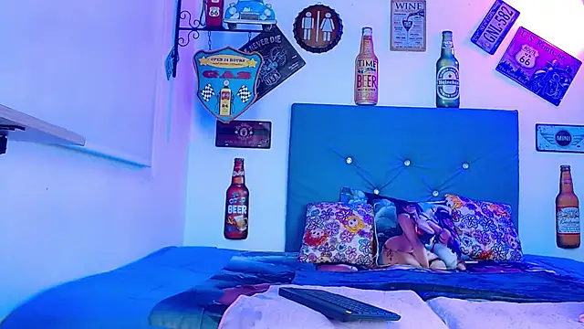 Snapshot of lili_roussi chatting on 02-14-26, 08:53 lili roussi online show from 02-14-26, 08:53