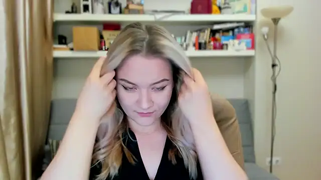 Kara Smith  online show from 10-25-25, 10:32