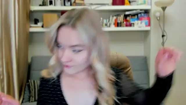 Kara Smith  online show from 10-03-25, 09:05