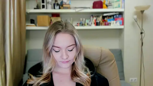 Kara Smith  online show from 11-28-25, 11:38