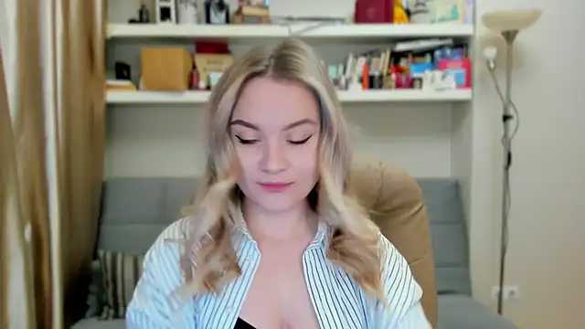 Kara Smith  online show from 10-26-25, 10:32