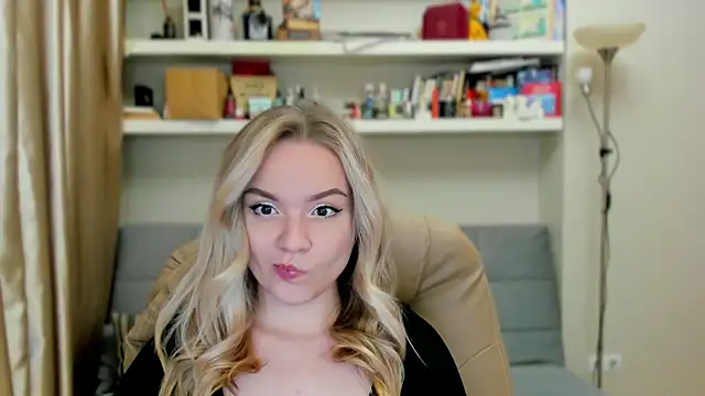 Kara Smith  online show from 10-31-25, 12:07