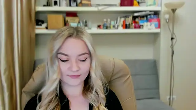 Kara Smith  online show from 10-11-25, 09:16