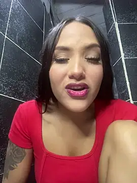 Snapshot of iamsara_21 chatting on 02-15-26, 12:33 iamsara 21 online show from 02-15-26, 12:33