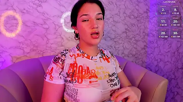 Snapshot of DivineMegan chatting on 03-10-25, 05:54 DivineMegan online show from 03-10-25, 05:54