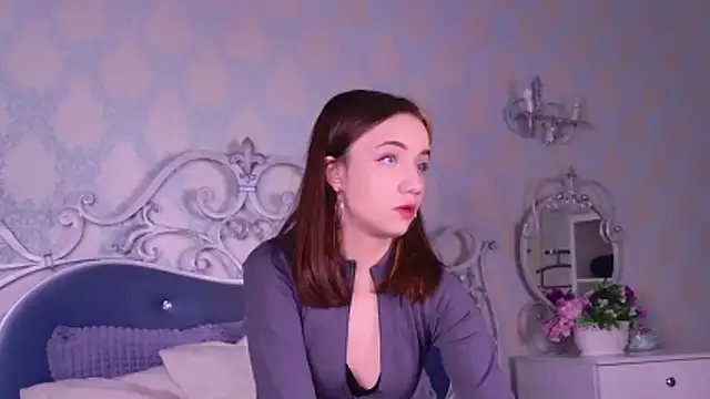 Gia Riccardo online show from 10-28-25, 05:50