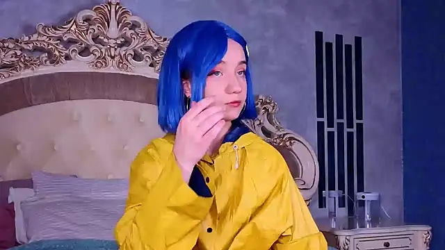 Gia Riccardo online show from 10-31-25, 03:52