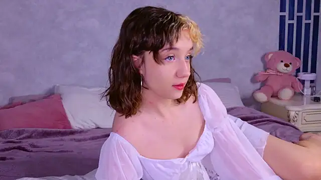 Gia Riccardo online show from 11-15-25, 06:06