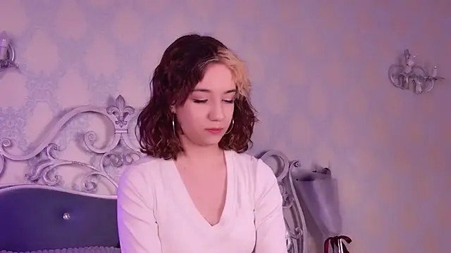 Gia Riccardo online show from 11-13-25, 04:22