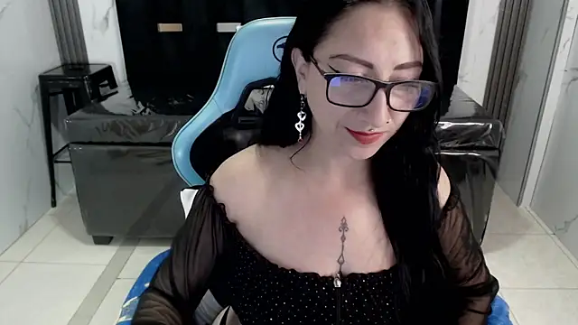 Snapshot of valeria_a1 chatting on 05-08-26, 02:59 valeria a1 online show from 05-08-26, 02:59