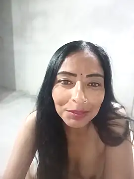 Snapshot of Shakira-Devi chatting on 03-18-25, 06:17 Shakira-Devi online show from 03-18-25, 06:17