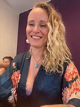 SusieandLacey online show from 06-14-26, 07:09