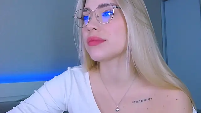 Snapshot of DIANAxxxDIAMOND chatting on 10-17-25, 07:22 DIANAxxxDIAMOND online show from 10-17-25, 07:22