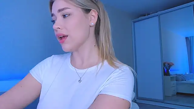 Snapshot of DIANAxxxDIAMOND chatting on 10-12-25, 08:48 DIANAxxxDIAMOND online show from 10-12-25, 08:48