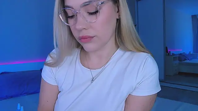 Snapshot of DIANAxxxDIAMOND chatting on 10-29-25, 10:14 DIANAxxxDIAMOND online show from 10-29-25, 10:14