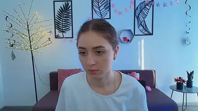 Snapshot of LilyHaart chatting on 03-23-25, 06:37 LilyHaart online show from 03-23-25, 06:37