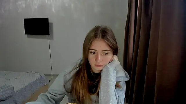 Snapshot of LilyHaart chatting on 10-13-25, 04:36 LilyHaart online show from 10-13-25, 04:36