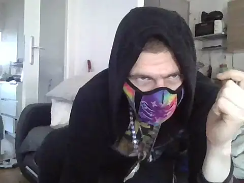 ThePython666 online show from 03-18-25, 12:17