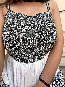 Snapshot of lustyindiancouple chatting on 02-21-26, 09:44 lustyindiancouple online show from 02-21-26, 09:44